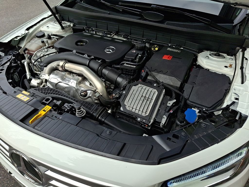 Certified Used 2025 White Mercedes-Benz GLB 250 image 27