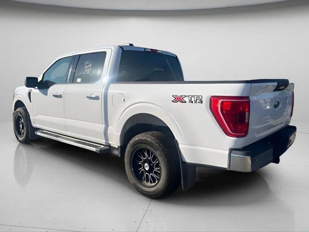 Certified Used 2022 Oxford White Ford XLT image 9