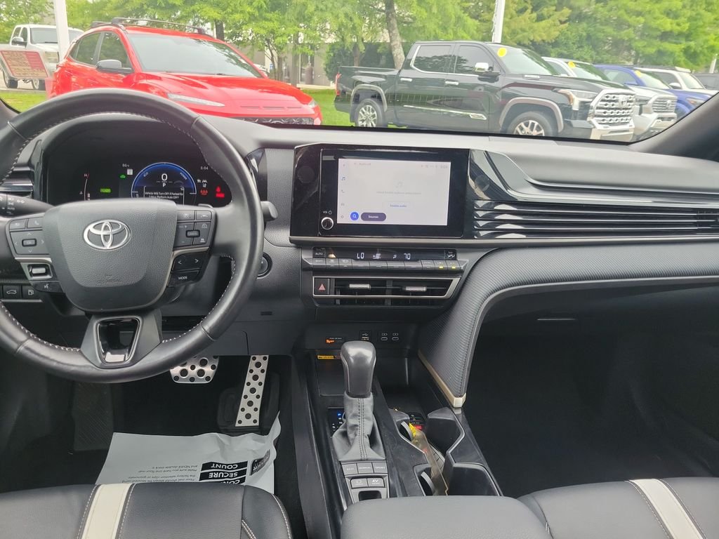 Used 2025  Toyota LE image 21