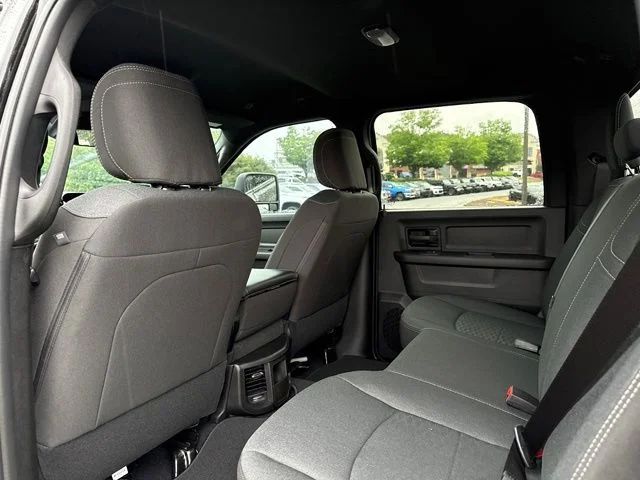 New 2026 Diamond Black Crystal Pearl-Coat Exterior Paint RAM Tradesman image 26