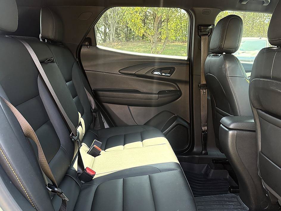 Used 2025 Cacti Green Chevrolet ACTIV image 12