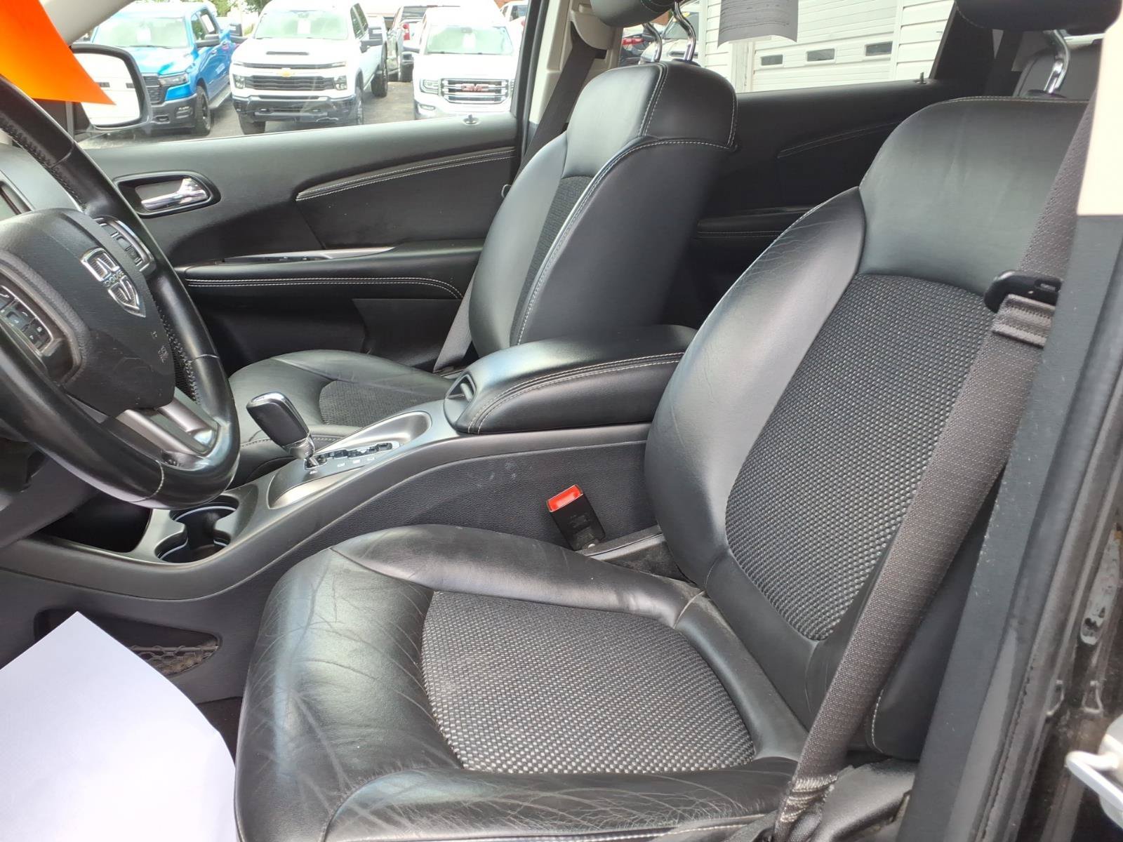 Used 2019 Pitch Black Clearcoat Dodge Crossroad image 10