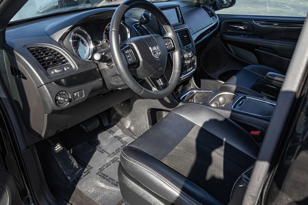 Used 2017 Black Dodge SXT image 15