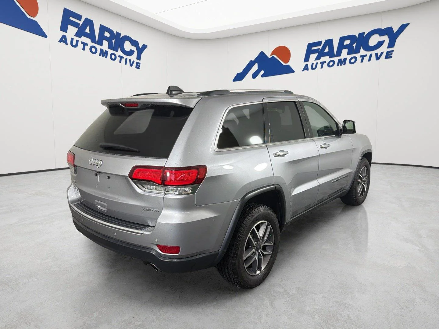 Used 2020 Billet Silver Metallic Clearcoat Jeep Limited image 5