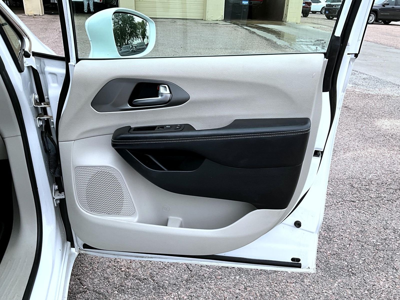 Certified Used 2022 White Chrysler Touring L image 17