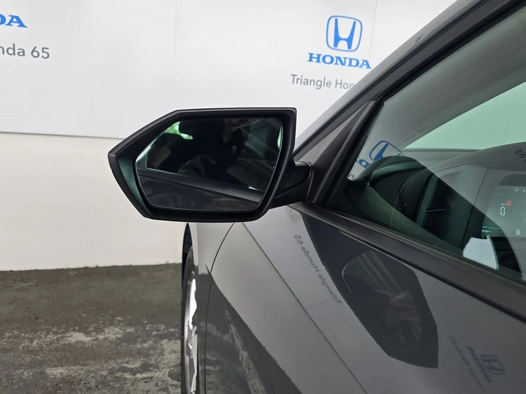 Used 2025  Hyundai SE image 44