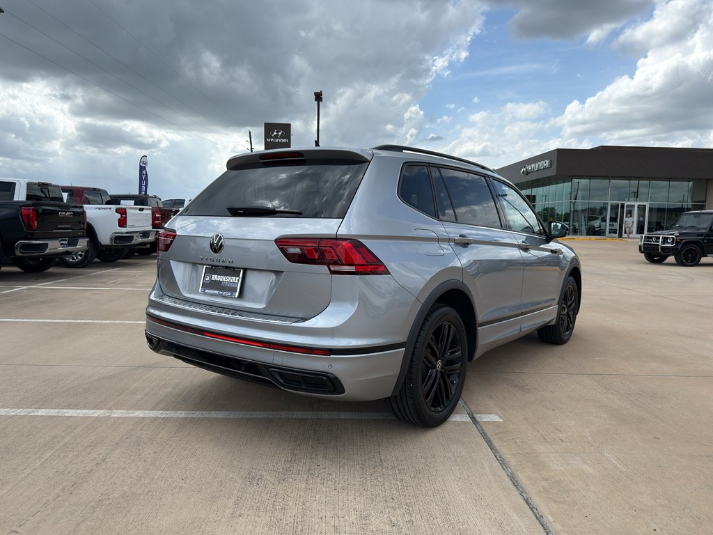 Used 2022 Pyrite Silver Metallic Volkswagen SE R-Line Black image 5