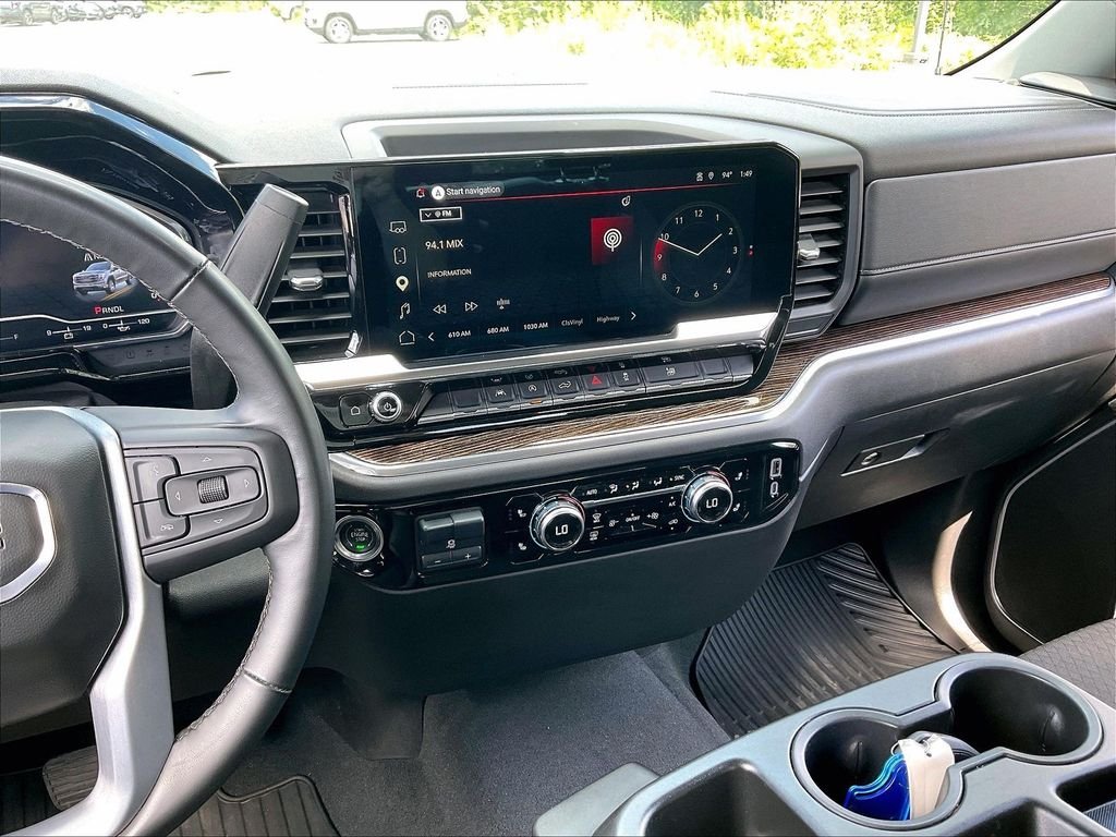 Used 2025 Summit White GMC Elevation image 17