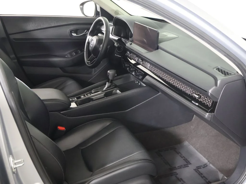 Used 2025 Silver Honda EX-L image 24