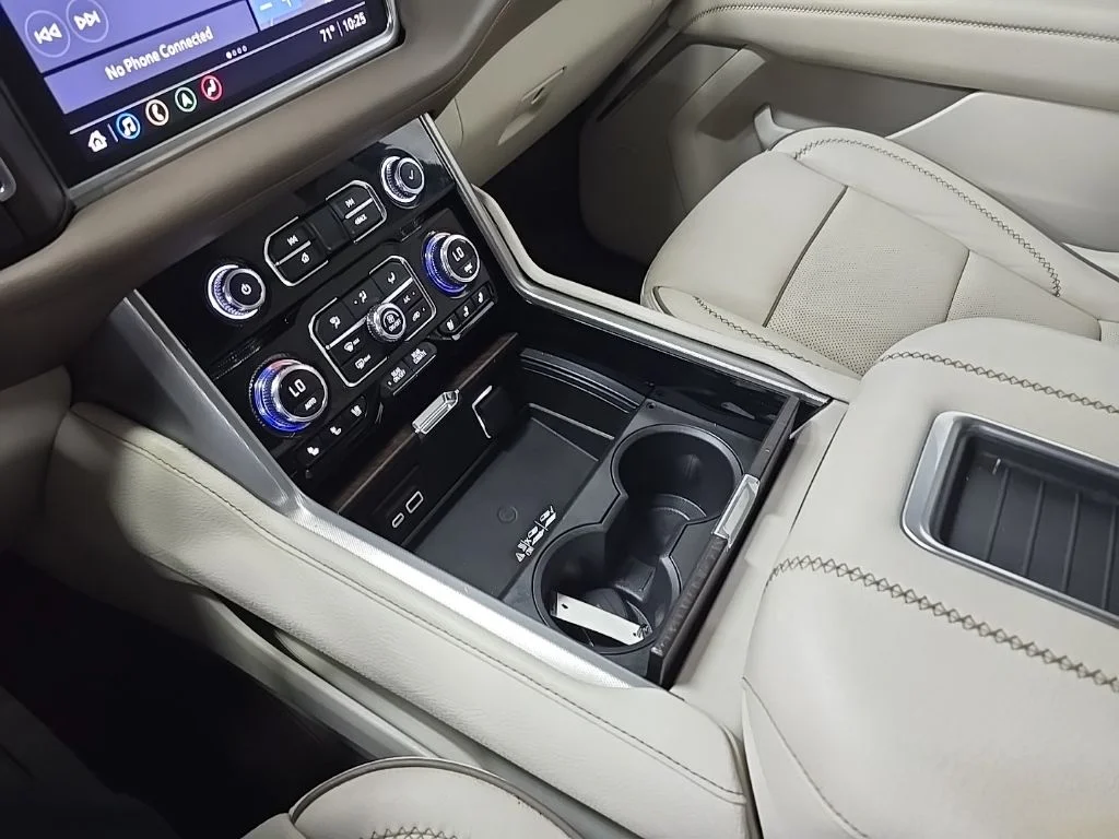 Used 2021 White GMC Denali image 28
