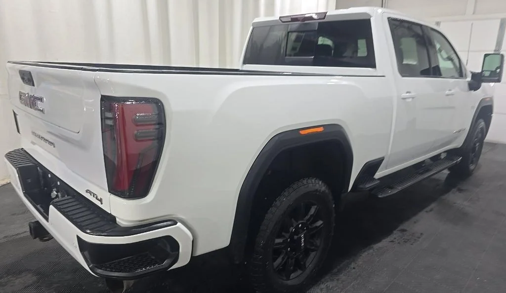 Used 2024 White GMC AT4 image 4