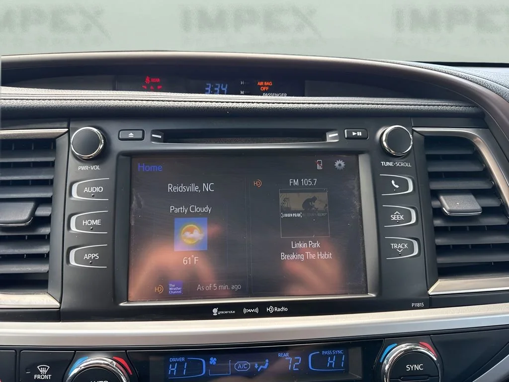 Used 2019  Toyota LE image 11