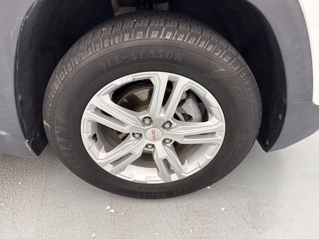 Used 2020 White GMC SLE image 15