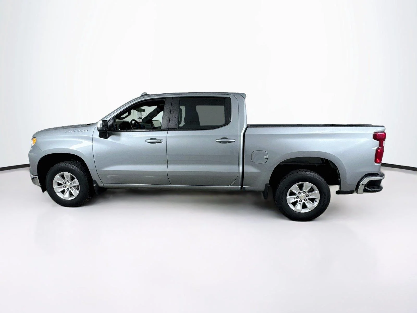 Used 2025 Sterling Gray Metallic Chevrolet LT image 3