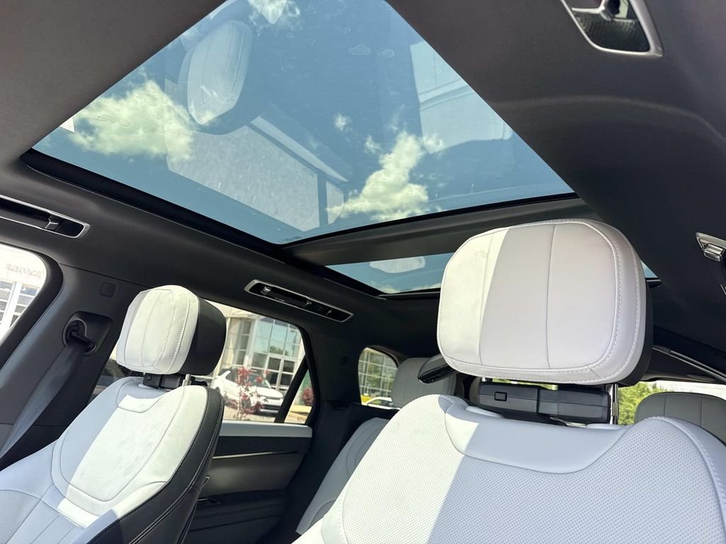 New 2026 Constellation Blue Ultra Metallic Gloss Land Rover Dynamic SE image 22