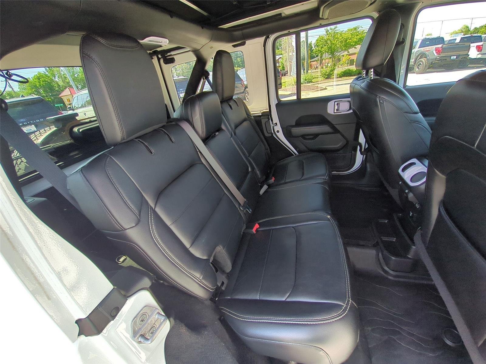 Used 2019 Bright White Clearcoat Jeep Sahara image 34