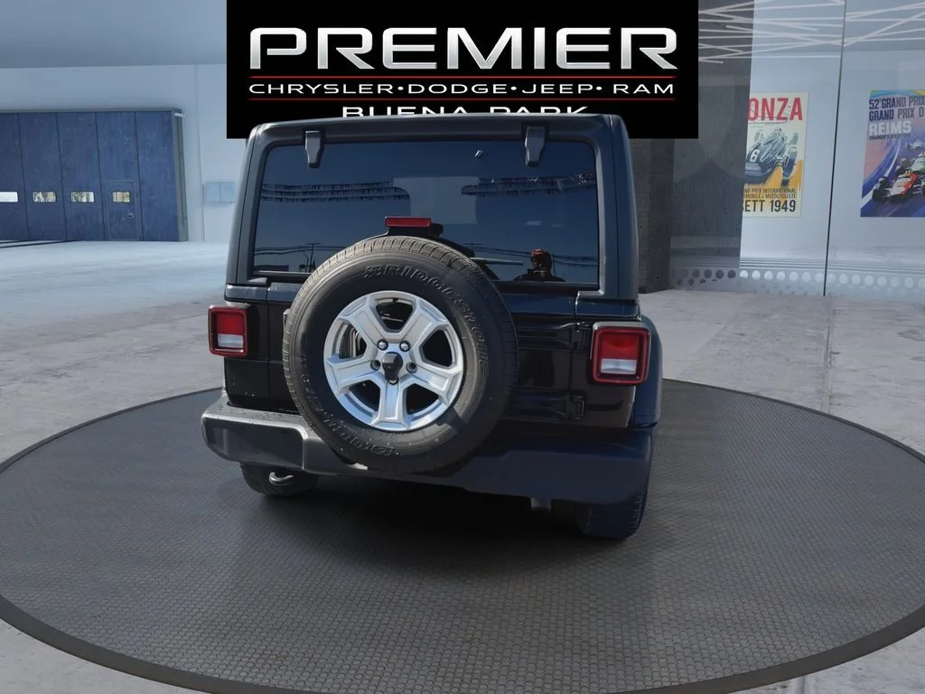 Used 2020 Black Jeep Sport S image 7