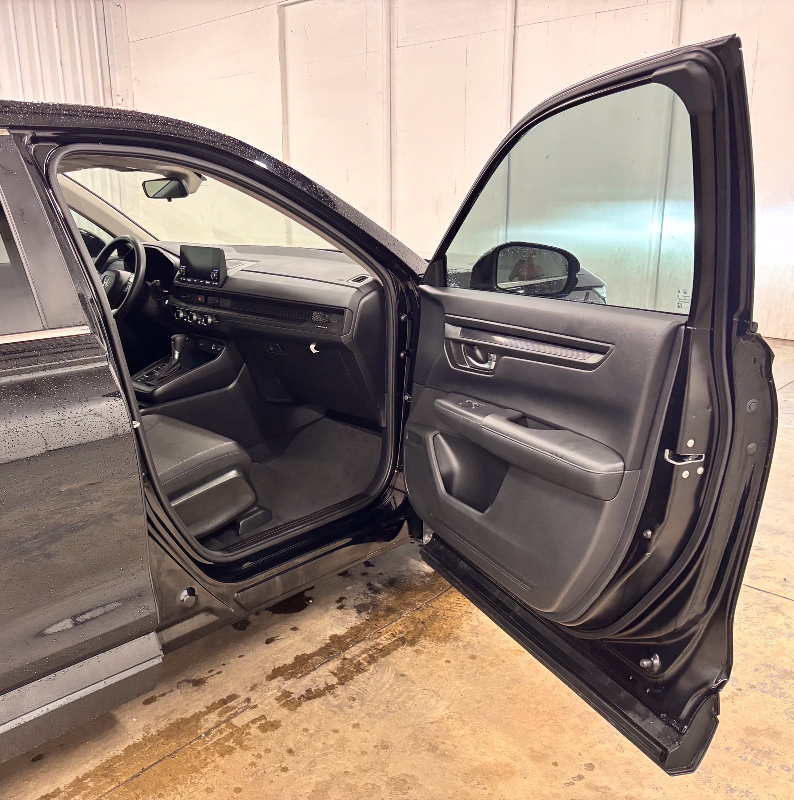 Used 2023  Honda LX image 17