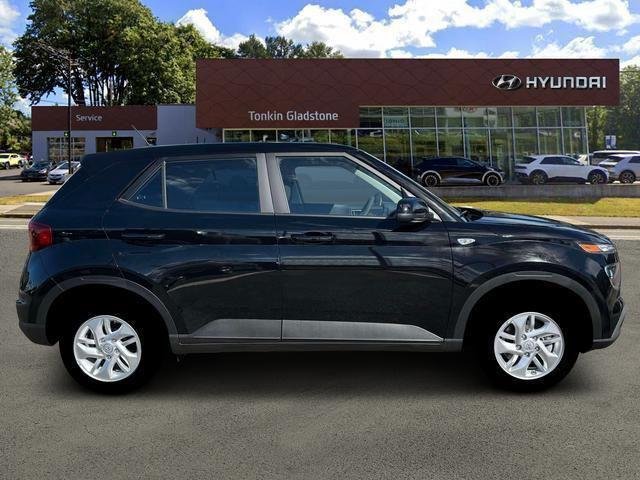 New 2026 Onyx Black Hyundai SE image 9