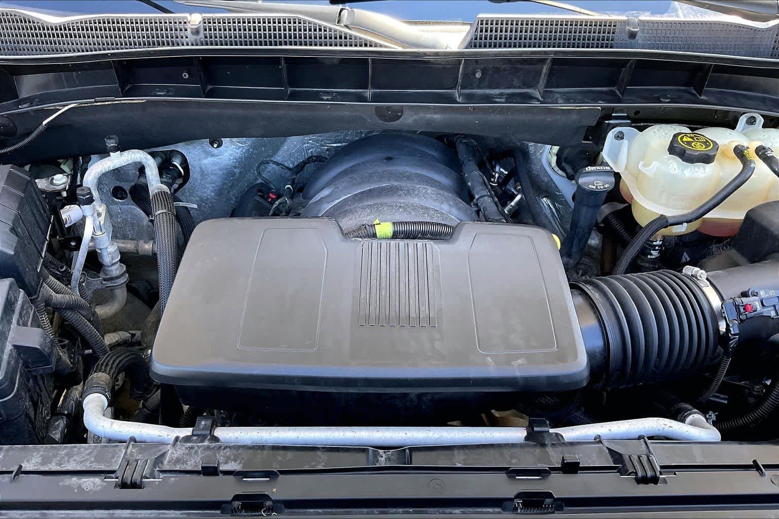 Used 2021 Summit White GMC  image 32