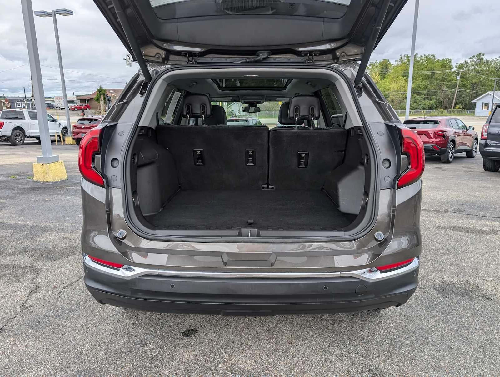 Used 2019 Smokey Quartz Metallic GMC SLT image 40