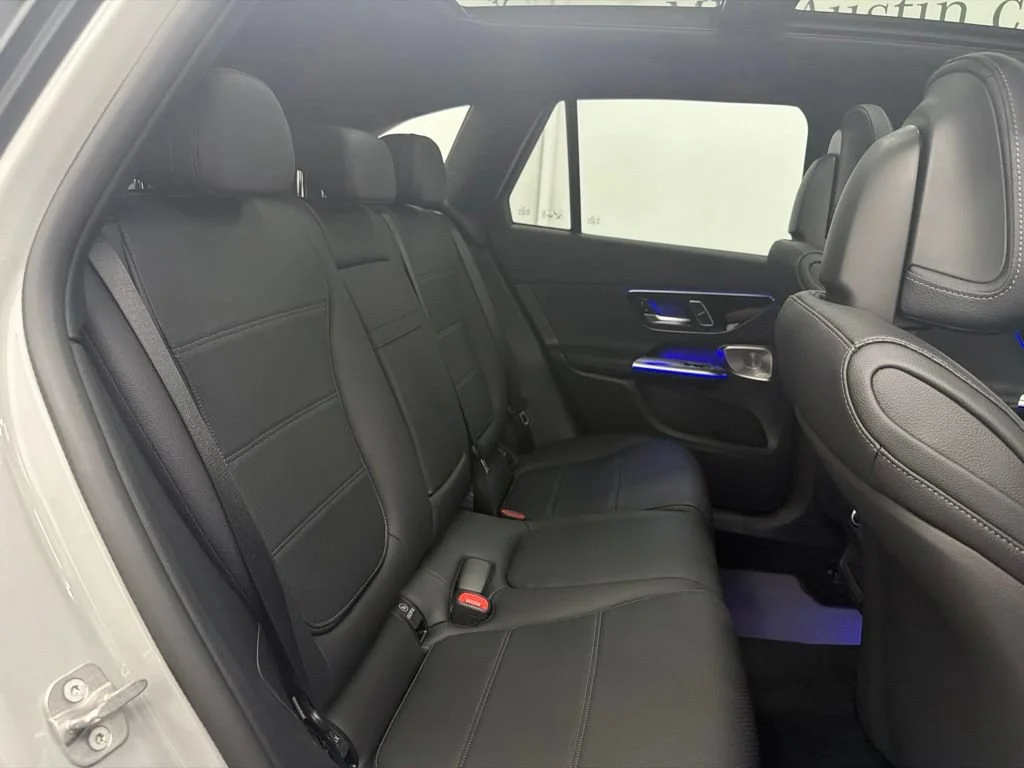 New 2027 White Mercedes-Benz GLC 300 image 28