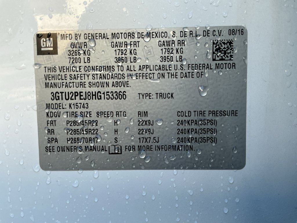 Used 2017 White GMC Denali image 31