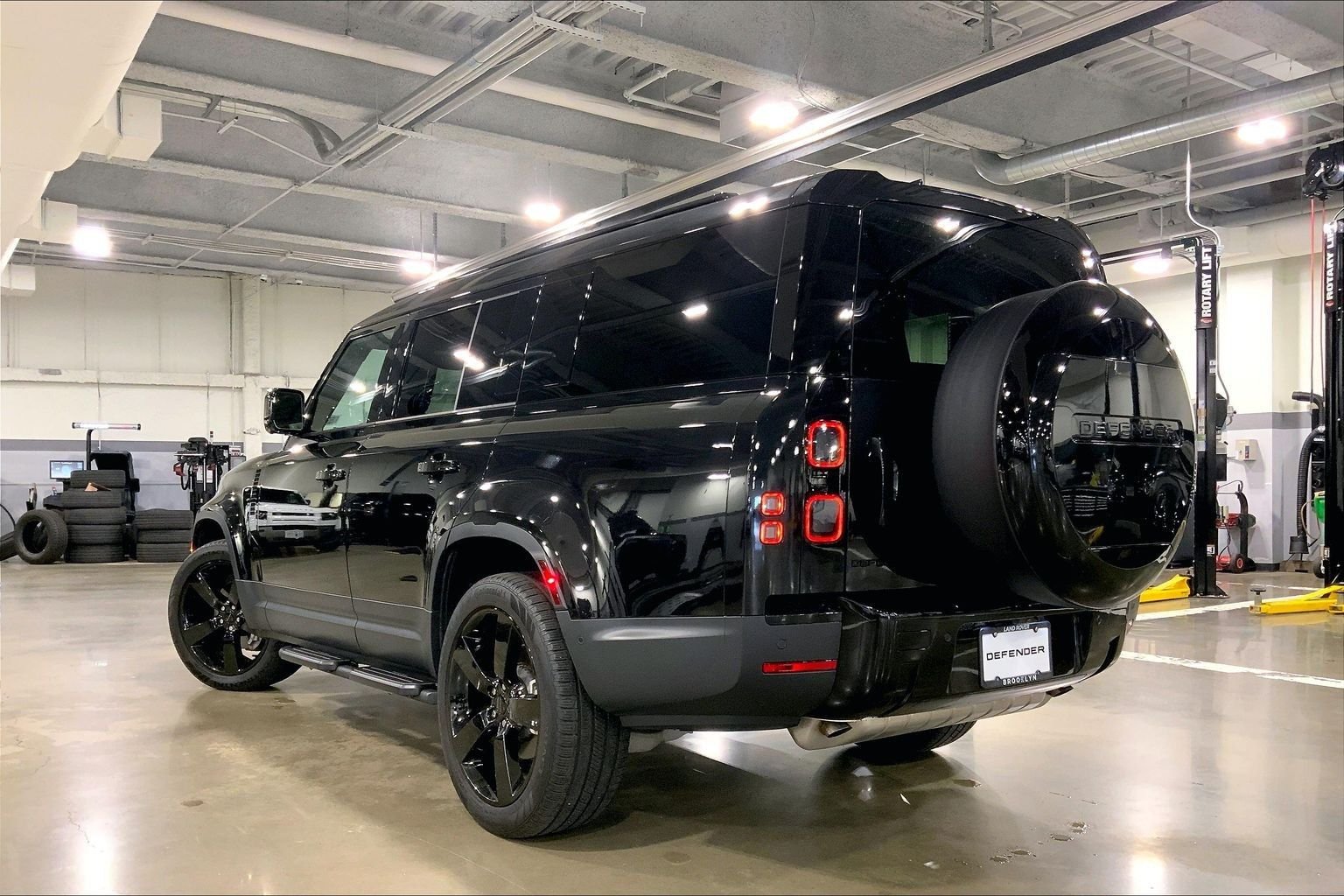 Certified Used 2026 Santorini Black Metallic Land Rover S image 3