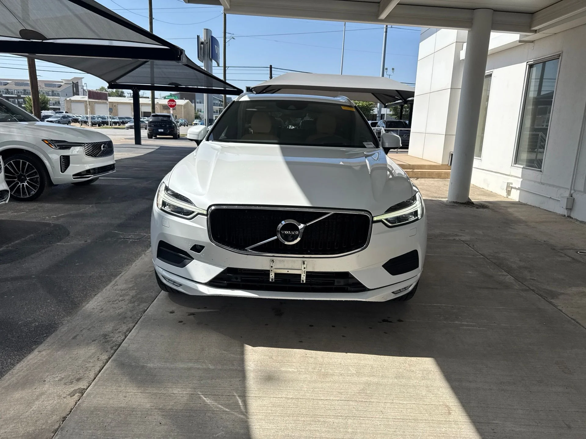 Used 2020 White Volvo T5 Momentum image 2