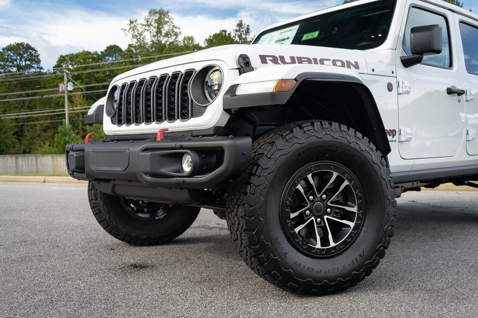 New 2027 Bright White Clear-Coat Paint Jeep Rubicon X image 7