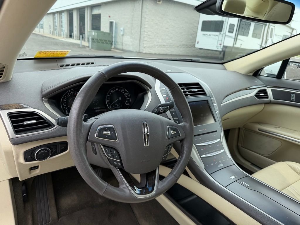 Used 2014 White Lincoln Base image 11