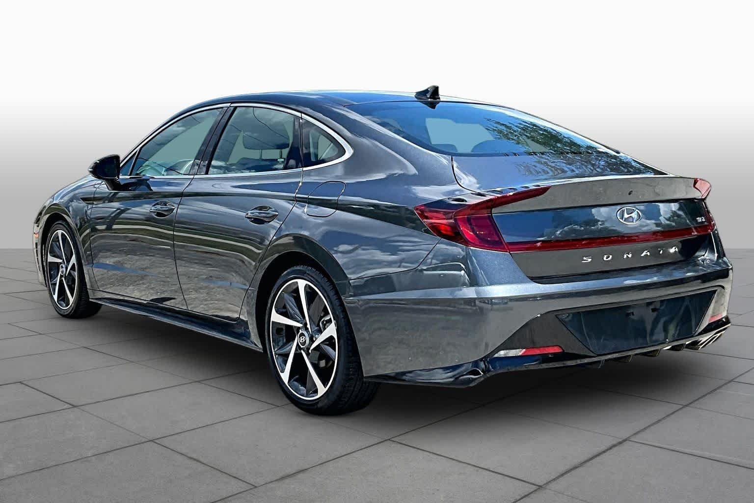 Used 2022 Portofino Gray Hyundai SEL Plus image 13