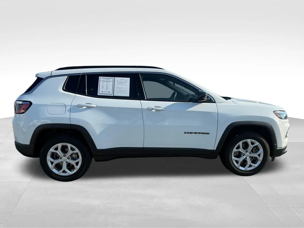 Used 2024 White Jeep Latitude image 29