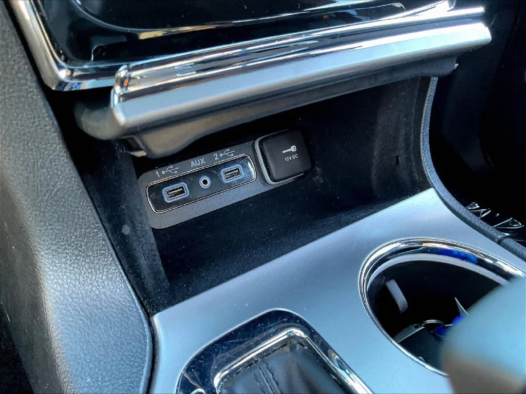 Used 2021 Bright White Clearcoat Jeep Limited image 17
