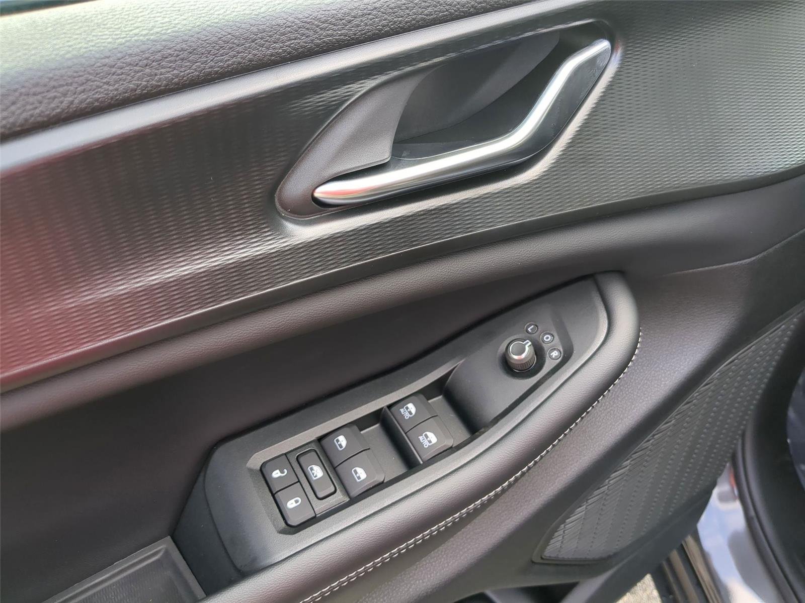 New 2026 Baltic Gray Metallic Clear-Coat Exterior Paint Jeep Laredo image 12