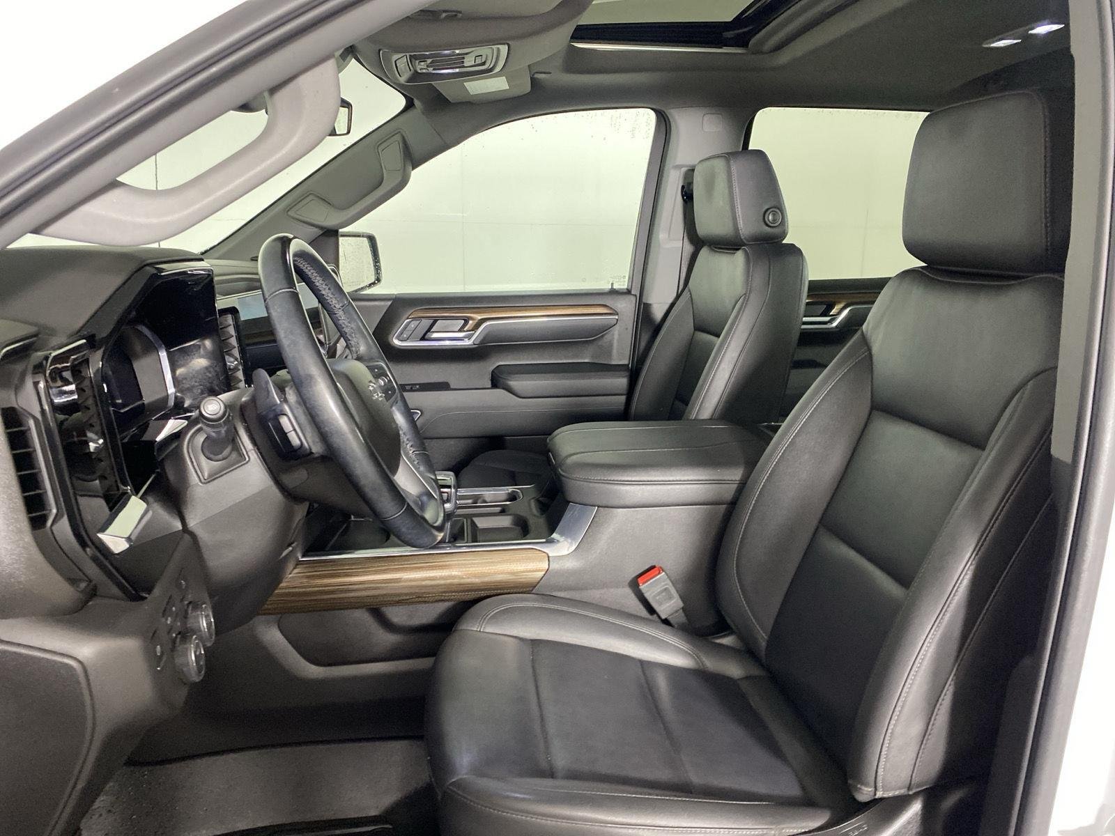 Used 2025 Summit White Chevrolet LT Trail Boss image 10
