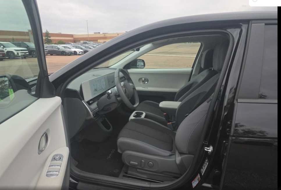 Used 2024 Abyss Black Hyundai SEL image 8