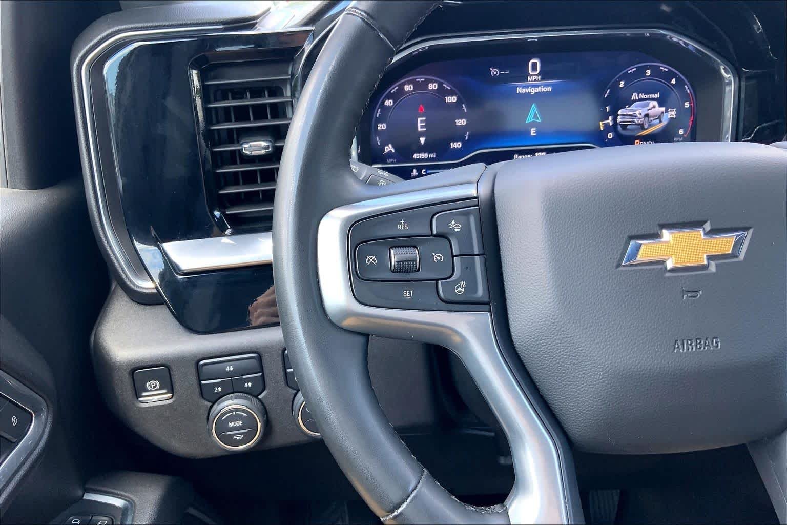 Used 2025 Summit White Chevrolet LT image 23