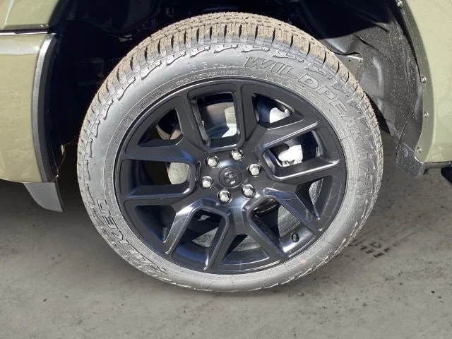 New 2027 Tank Ram LARAMIE CREW CAB 4X4 5