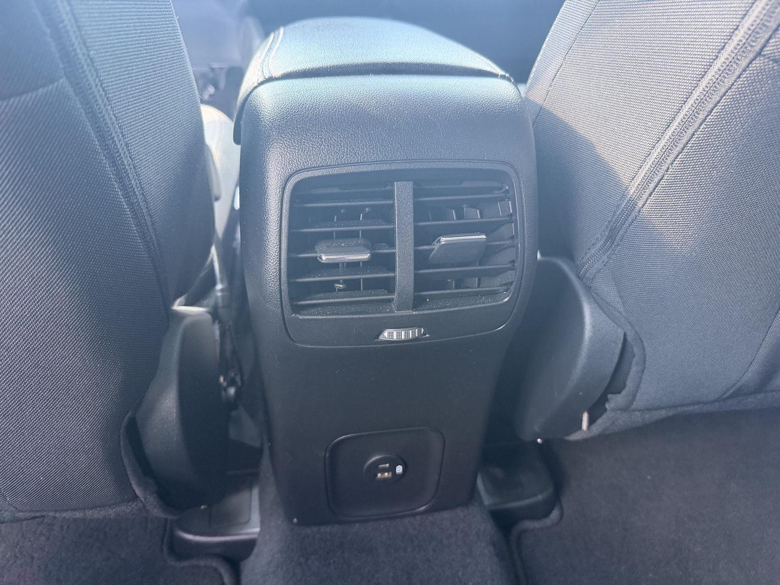 Used 2022 Oxford White Ford SE Hybrid image 15