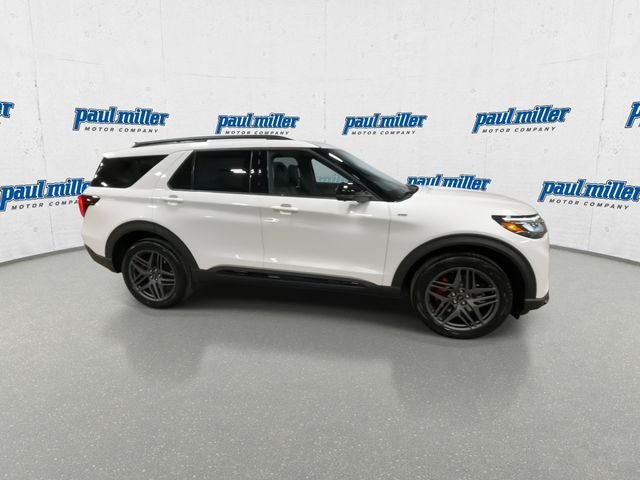 New 2026 Star White Metallic Tri-Coat Ford ST-Line image 13