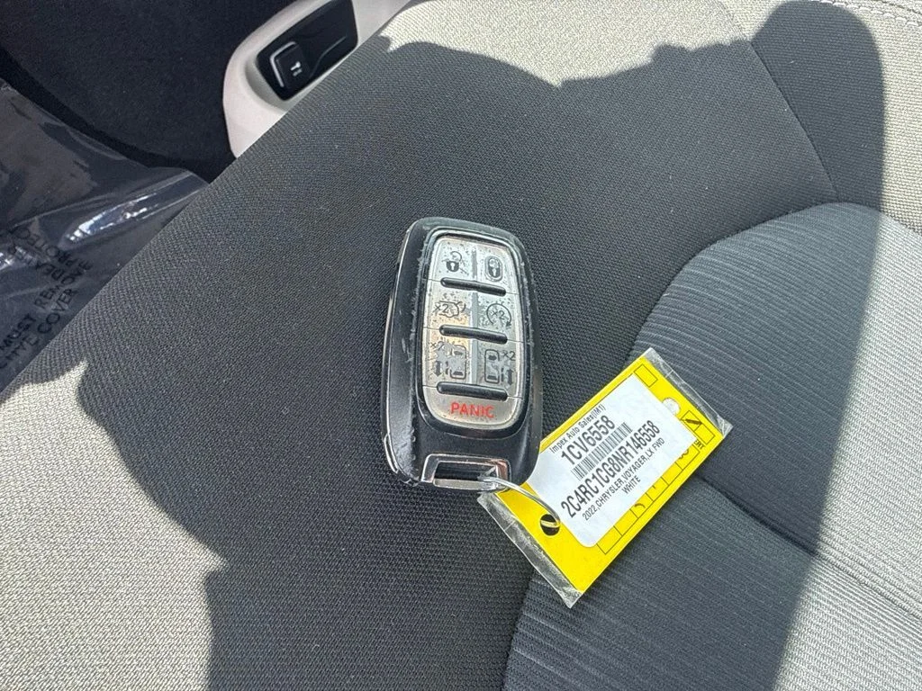 Used 2022 White Chrysler LX image 19