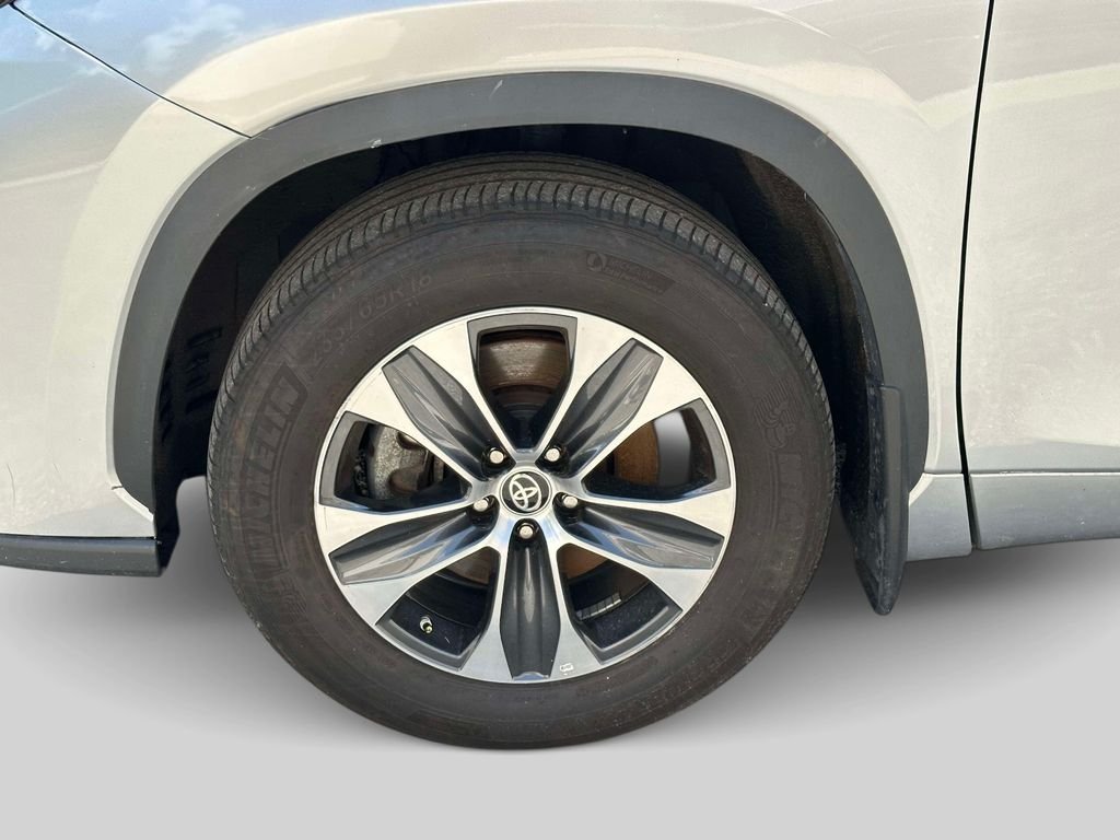 Used 2024 Silver Toyota XLE image 10