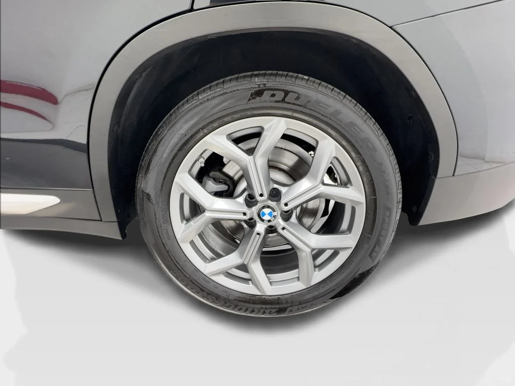 Used 2024 Black BMW sDrive30i image 12