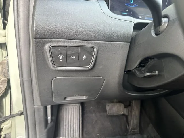 Used 2024 Green Hyundai SEL image 25