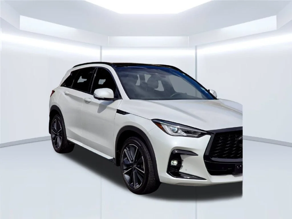 Used 2025 White INFINITI SPORT image 48