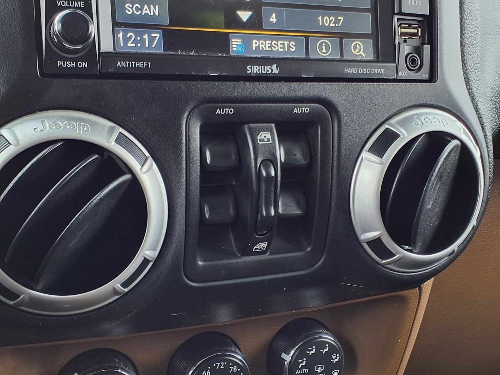 Used 2013 Bright White Jeep Sahara image 18