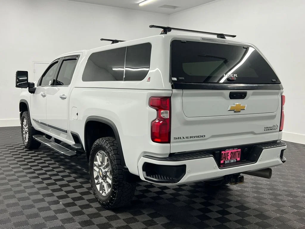 Used 2024 Summit White Chevrolet High Country image 3