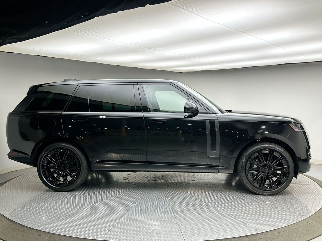 New 2026 Santorini Black Land Rover SE image 4