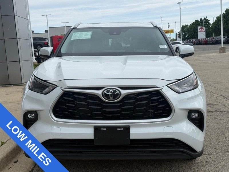 Used 2023 Pearl Toyota XLE image 8